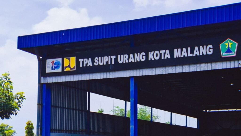 Gerbang masuk TPA Supit Urang Kota Malang menuju area pengelolaan sampah organik dan pembuatan pupuk kompos