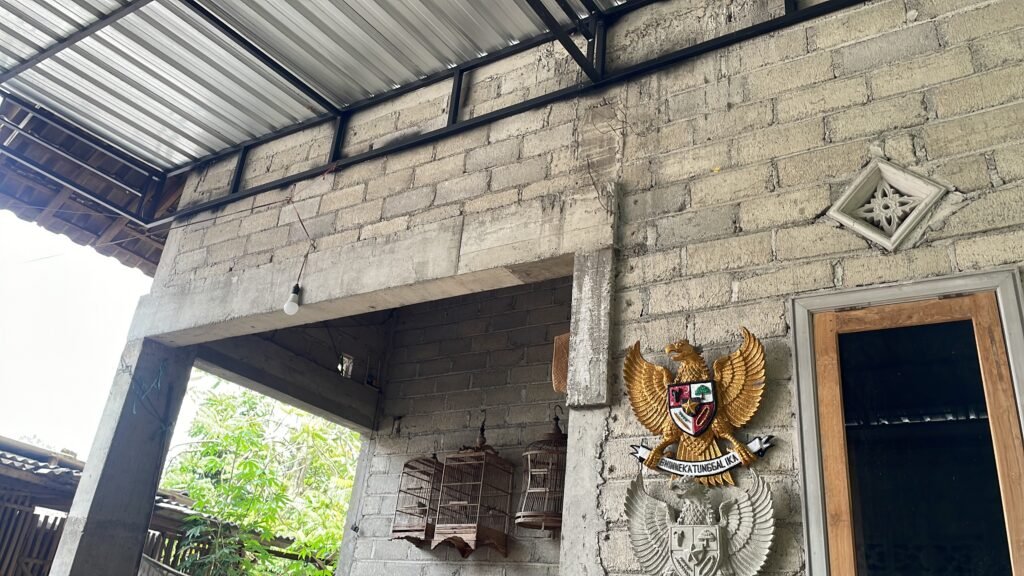 Abu pembakaran yang sebelumnya terbuang kini diolah menjadi material bangunan alternatif oleh Sunalis di Blitar.