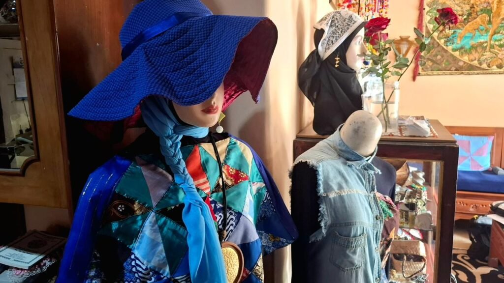 karya busana kain perca yust collection
