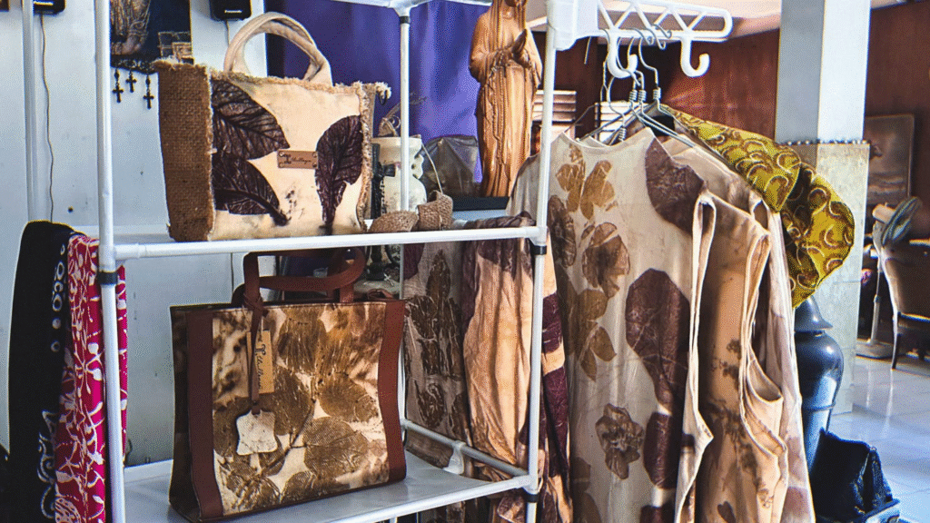 Berbagai produk tas Ecoprint Daun Kopi