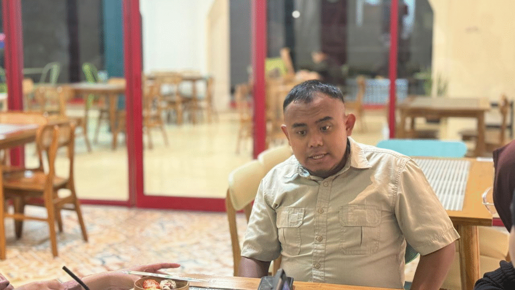 Perwakilan Trash Hero Tumapel menjelaskan metode Takakura sebagai solusi kompos rumah tangga di Malang.