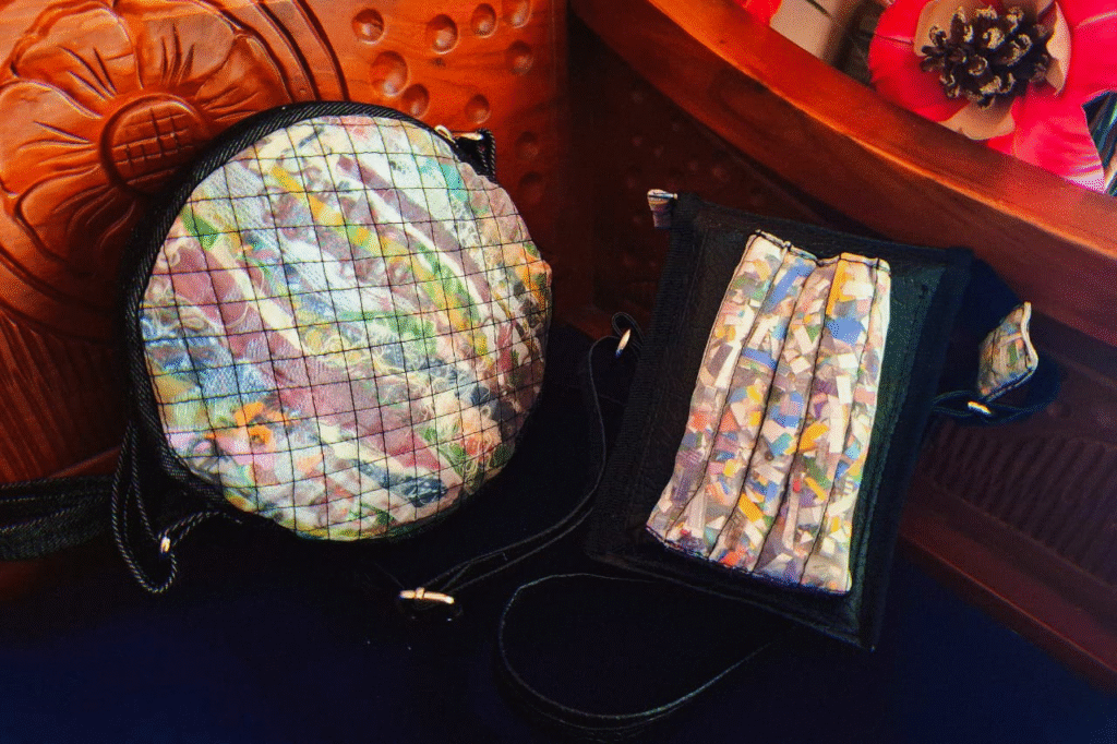 Tas handmade karya Yustin yang berbahan jeans bekas dan plastik bekas