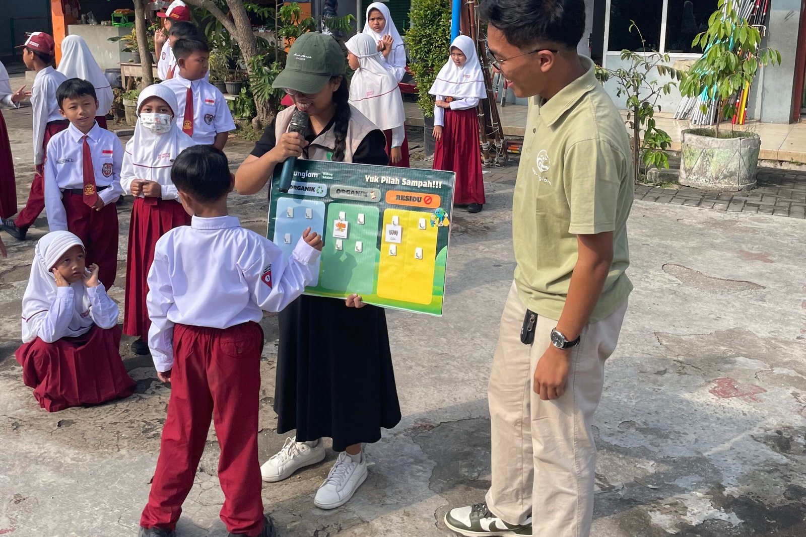 Capunglam Goes To School