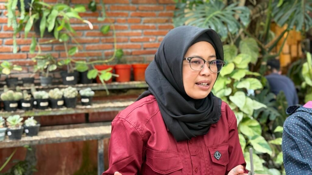 Rere Team lead Manager Zona Bening