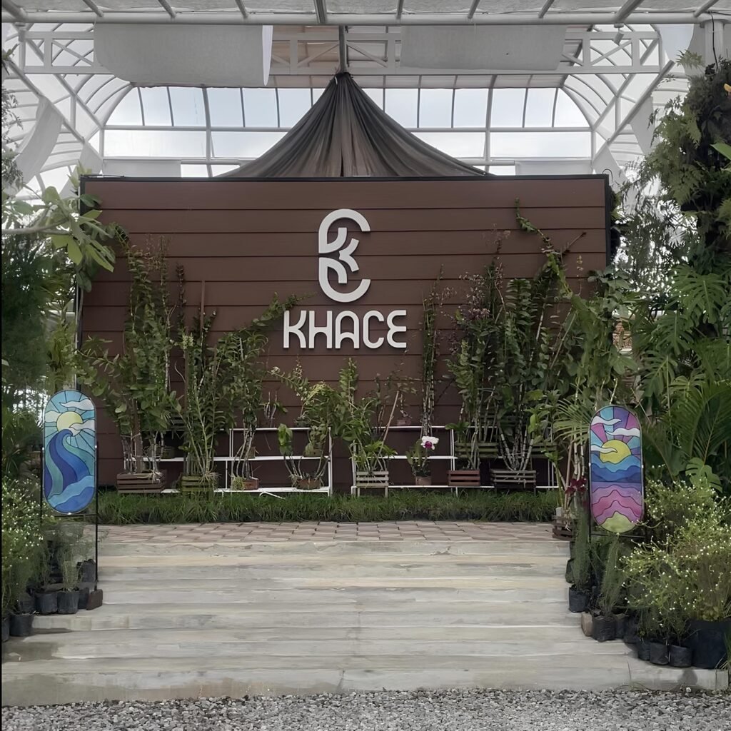 khace khatulistiwa center