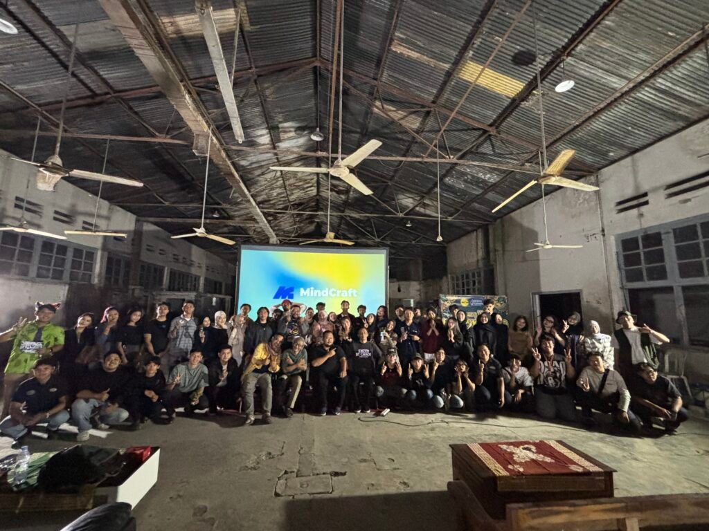 Puluhan peserta, pegiat kreatif, dan komunitas berkumpul dalam pemutaran perdana film The Presentation, sebuah ruang temu yang memperlihatkan bagaimana isu lingkungan dapat diterjemahkan melalui medium film independen dan diskusi publik.