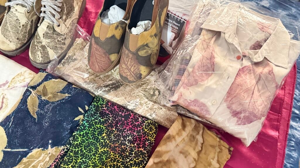 Koleksi kain ecoprint dan batik pewarna alami hasil karya Rumah Kreasi Ken-Ken.